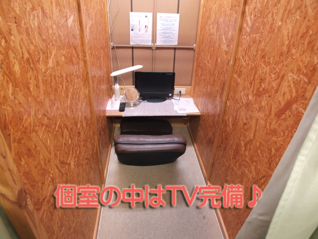 TVや鏡を完全完備!!メイク治しもお手軽にできます!!