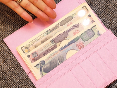 お給料は完全全額現金日払いですので、毎日がお給料日です。(昭和屋:梅田(キタ)/熟女系ホテルヘルス)