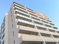 ワンルームマンションになります。清掃、布団干し、シーツ類クリーニング済み。寮は事務所と同じビル内で、出稼ぎの方は寮で一人待機ができますので安心です。