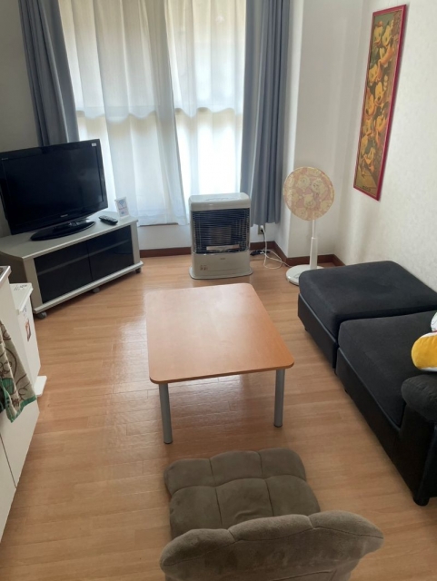 テレビ、電子レンジ、冷蔵庫に生活道具は備え付け!