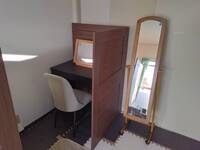 お化粧/髪のセットなどこちらの専用デスクをご利用ください！！