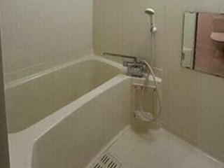 トイレとは別れております。浴室もキレイに清掃消毒しております。
